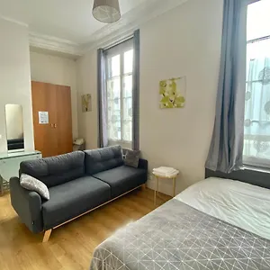 https://studio-poisson-1-apartment.fr-paris.fr